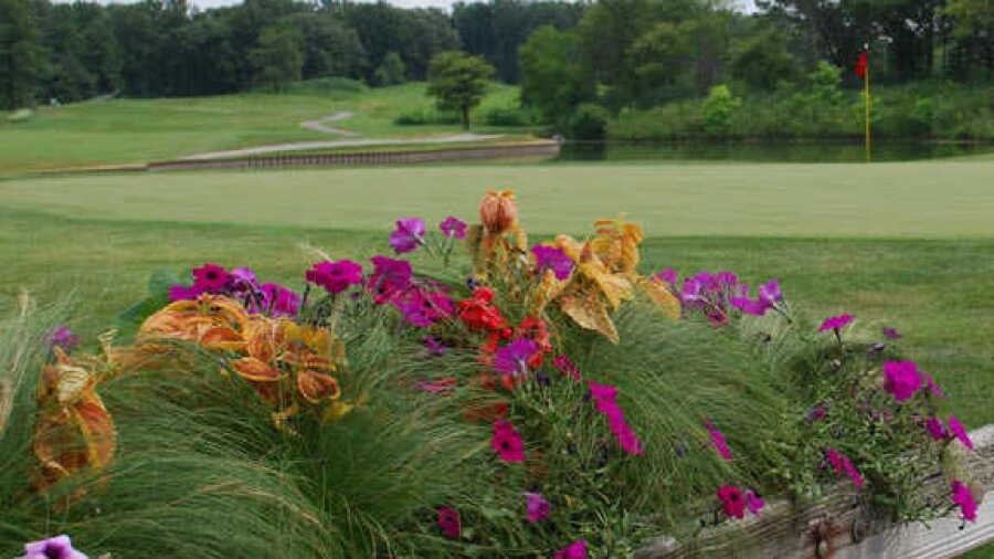 Cantigny Golf: Clubhouse terrace