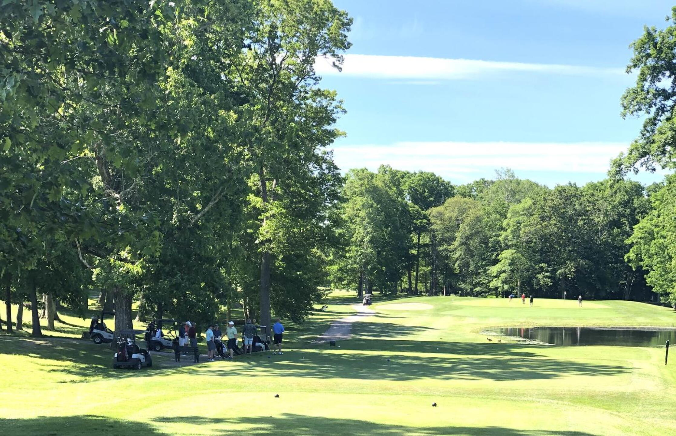 8 players waiting in shade on 3rd tee box (Photo submitted by kentburr on 06/05/2022)