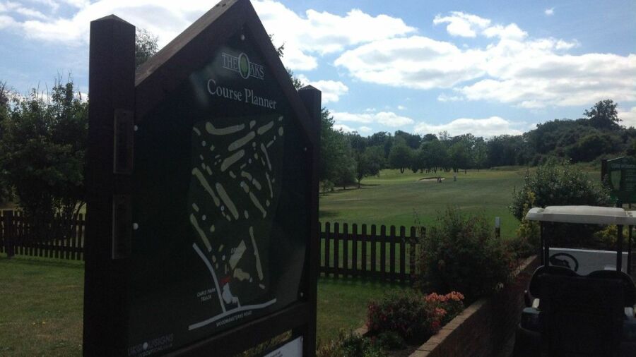1st tee at The Oaks Golf Centre