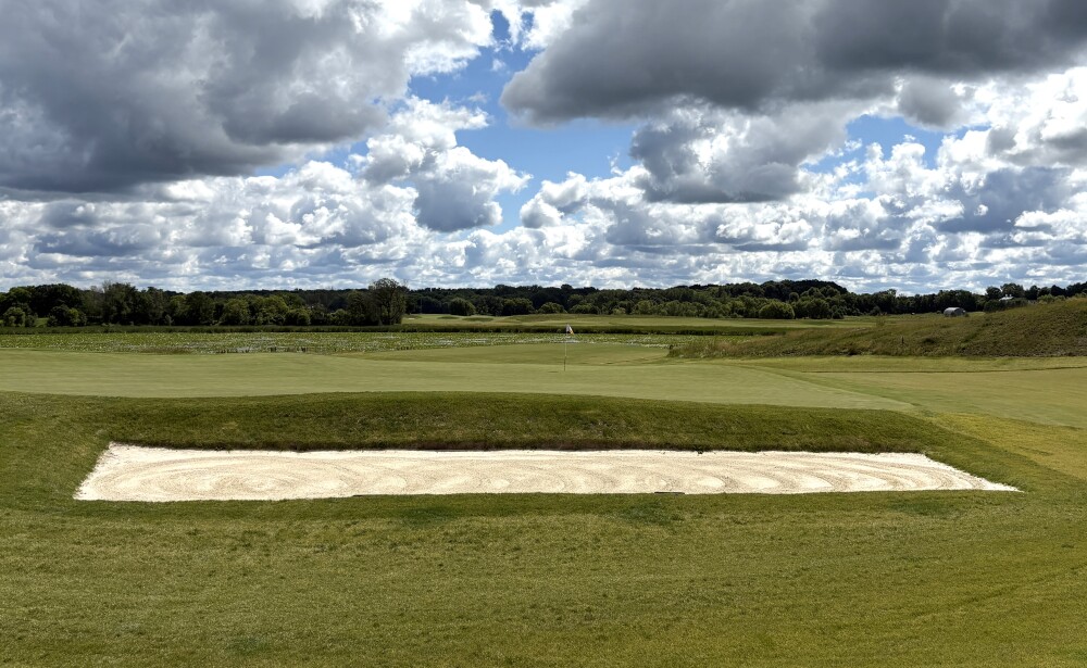 Windsong Farm - North Course - rectangular bunker 