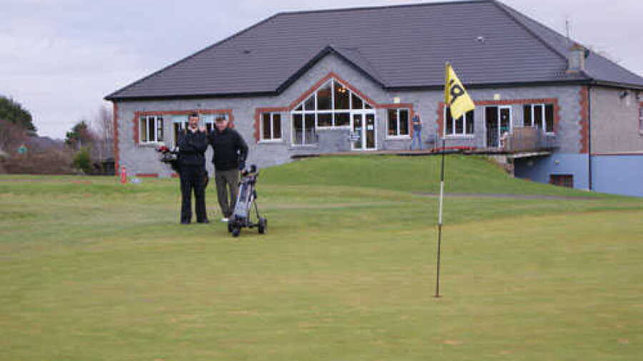 Kilrush GC: Clubhouse & #18