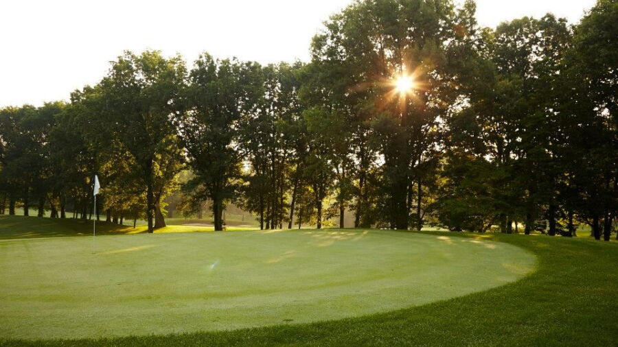 East at Knollwood CC: #4