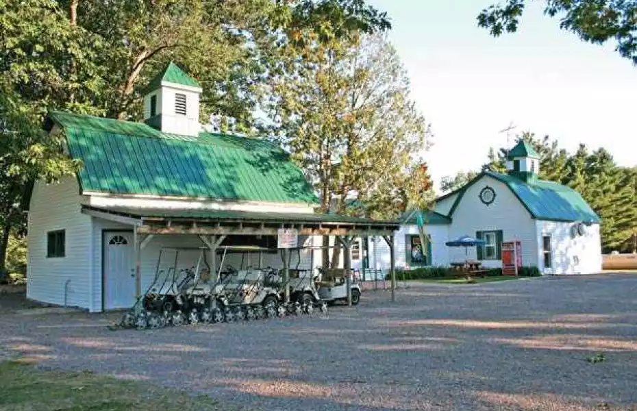 Lakeview Golf & Pizza: Clubhouse