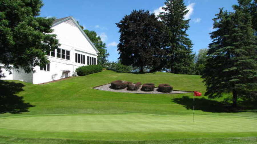 Waupaca CC: Pro shop