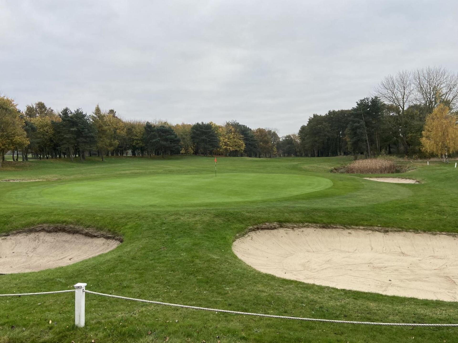 View of the par 3 18th from clubhouse (Photo submitted by handbrake on 11/08/2024)