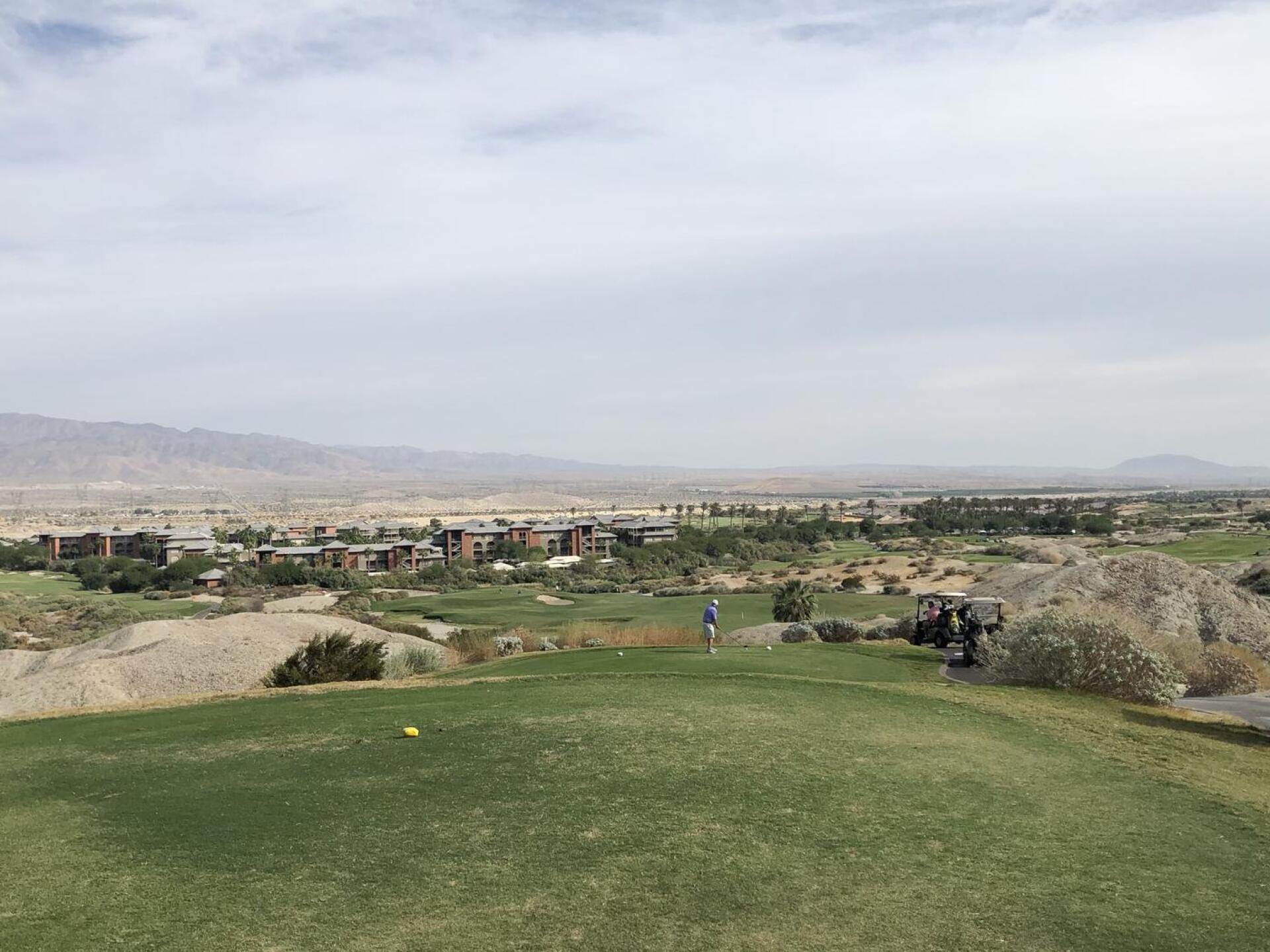 Nice Par 3 overlooking the course and time share resort. (Photo submitted by edlugo47 on 10/25/2020)