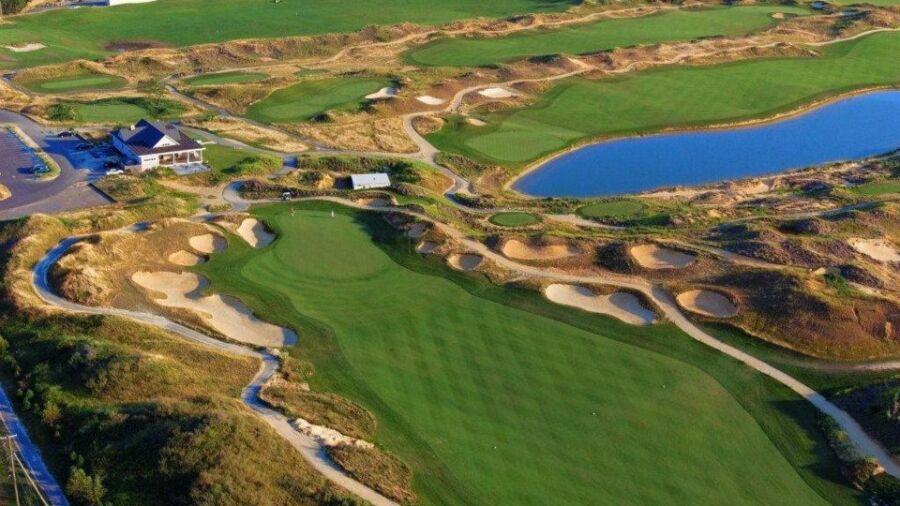 Twisted Dune GC: #18 & clubhouse