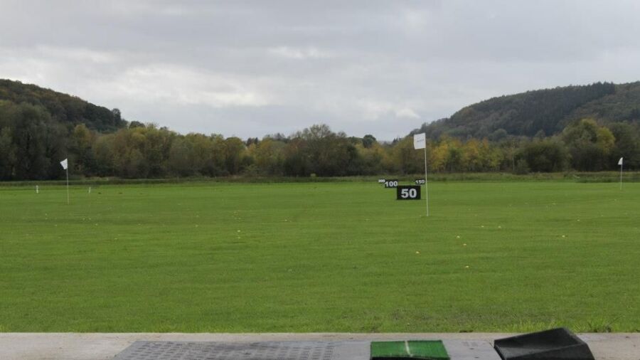 Pont Au Golf: Driving range