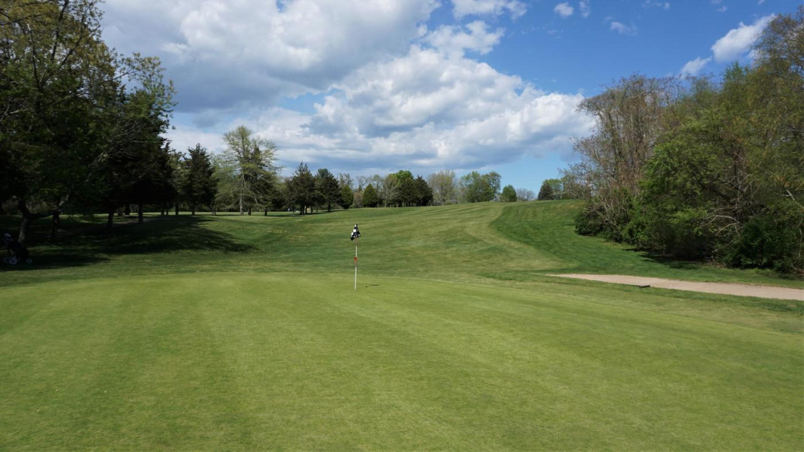 The first on the White Course. An impressively twisting fairway leads to the green. (Photo submitted by AptlyLinked on 05/15/2021)