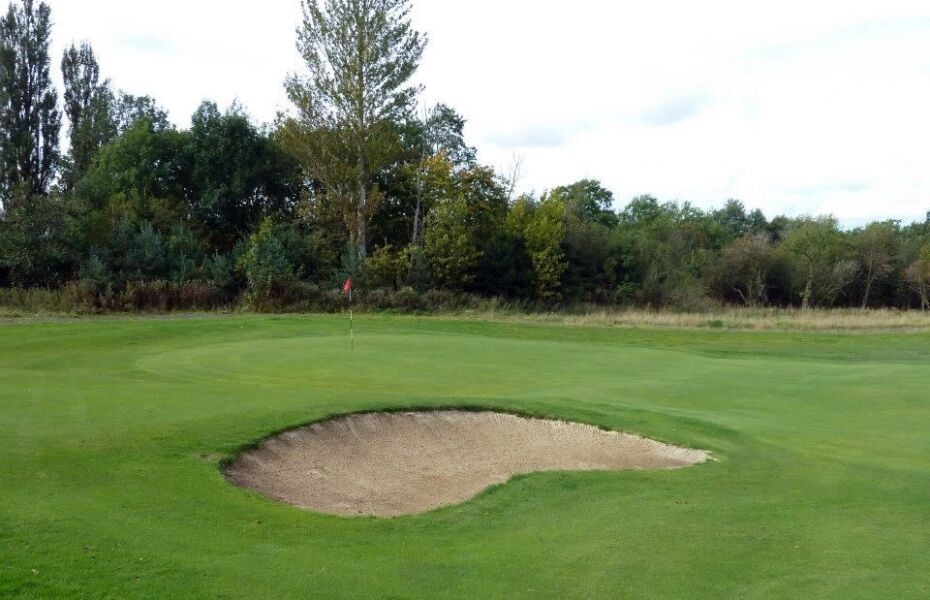 Larkhall GC bunker on no. 4
