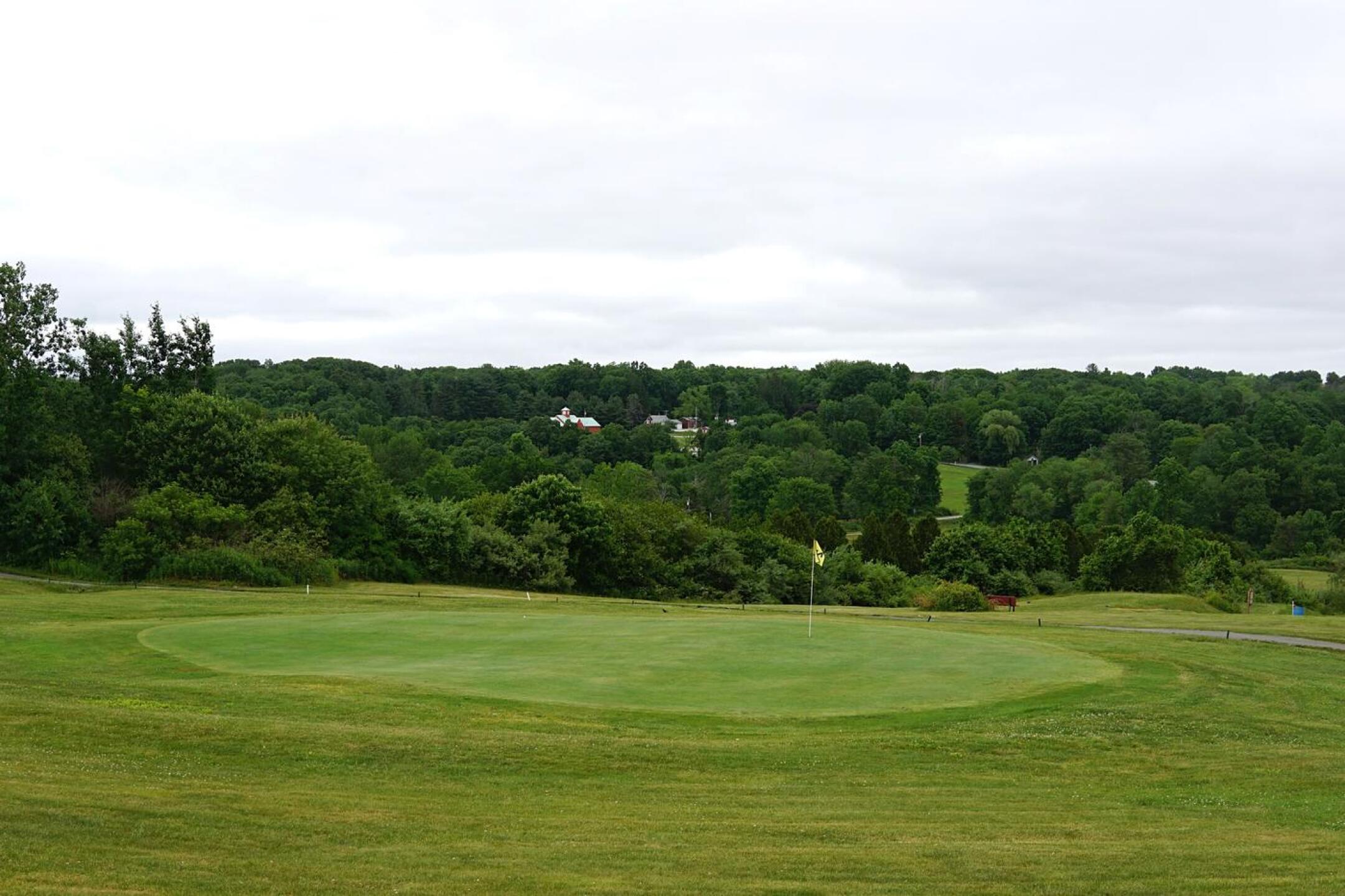 Green two as seen from its right flank. Par-3, 164 yards. (Photo submitted by AptlyLinked on 06/08/2023)