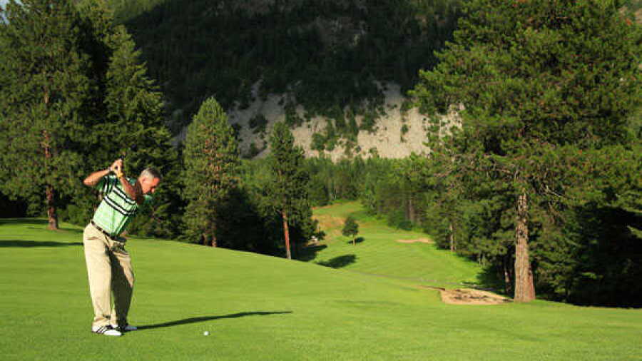 Castlegar GC: Teeing off on no. 2