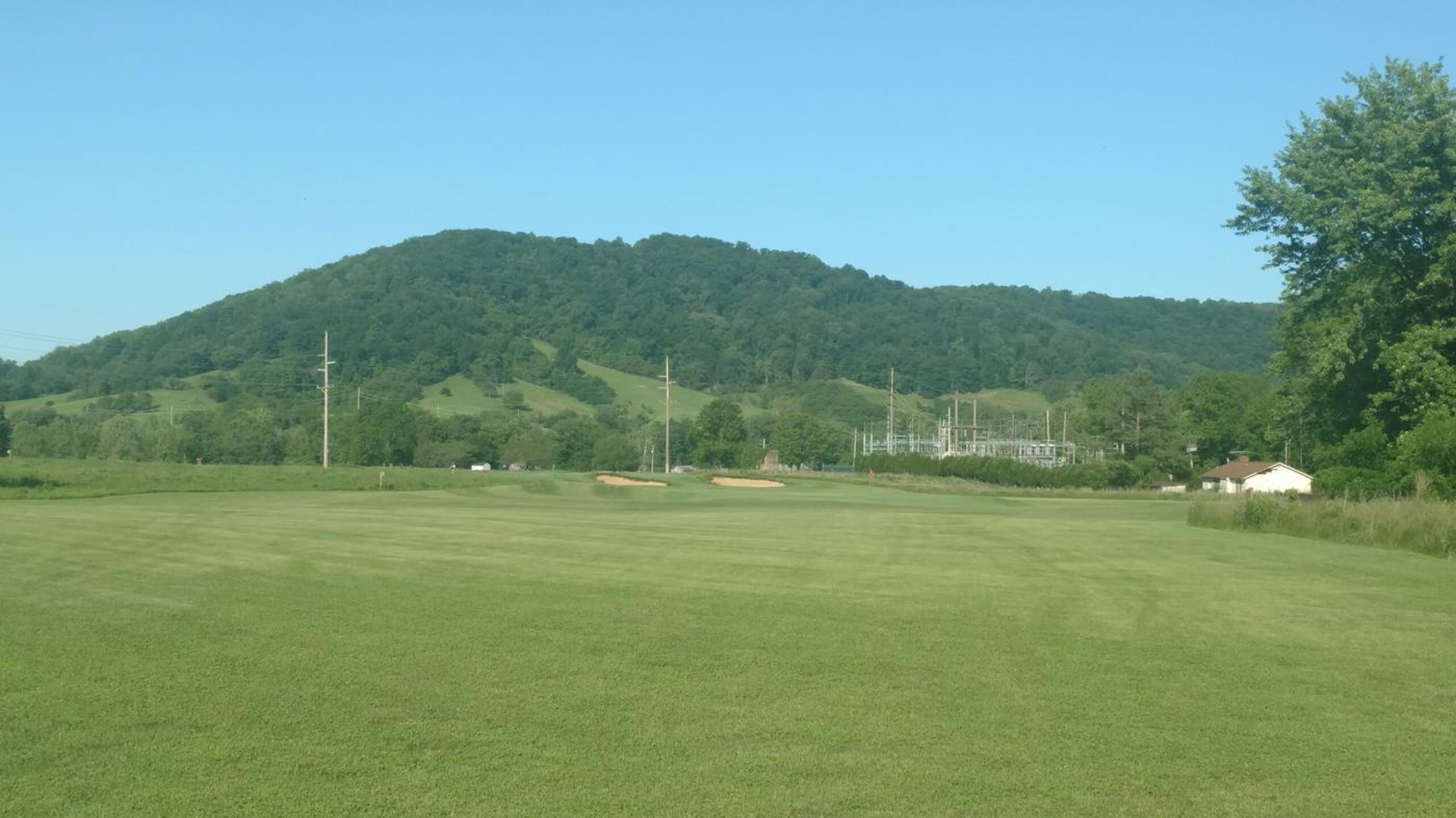 Great views of the nearby mountains here. (Photo submitted by Back9Ben on 05/26/2018)