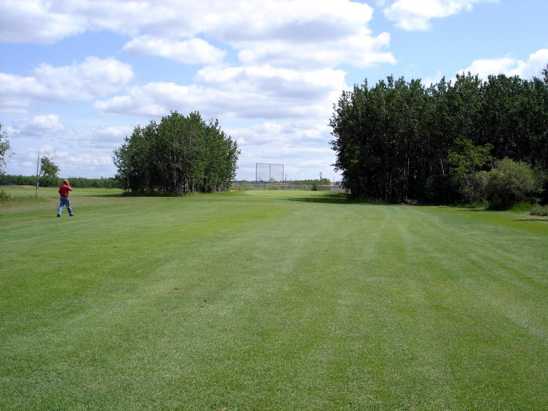 Elk Point G&CC, Hole 2, Par 4, 403 yds (Photo submitted by DYakimec on 04/02/2017)