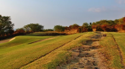Club at Hokuli'a G.C. - 16th