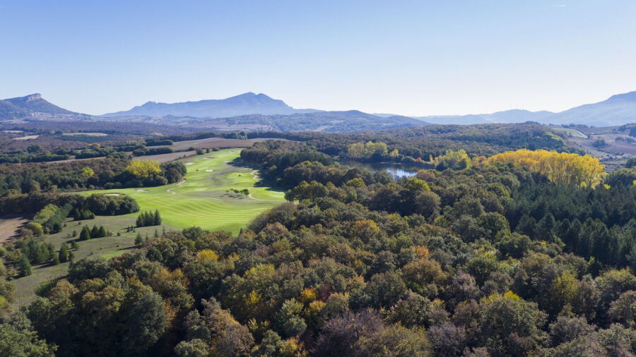 Izki Golf: Aerial