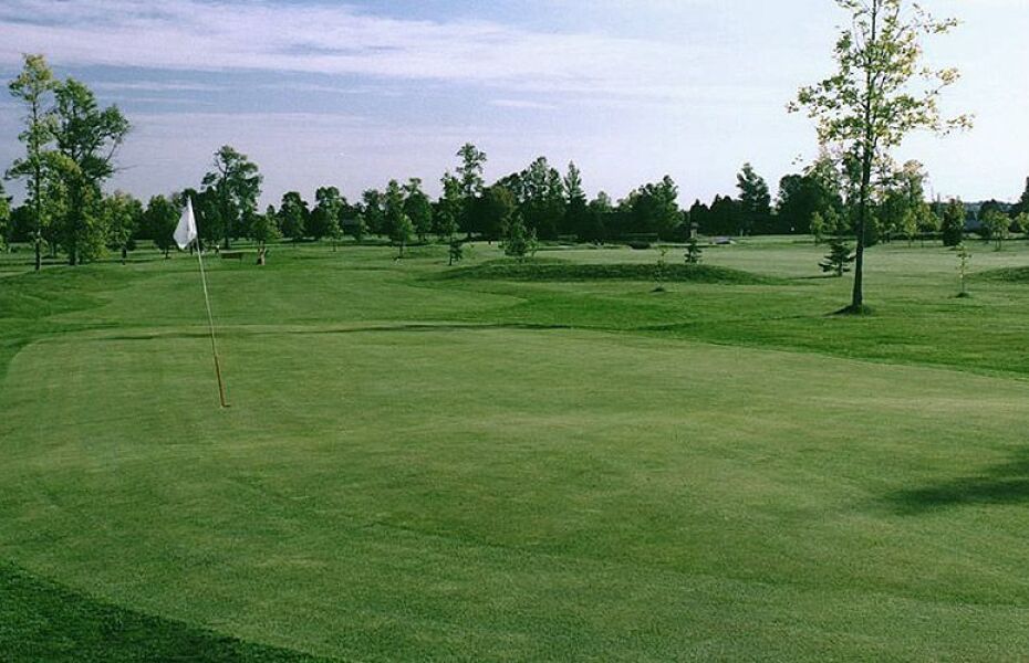 Riverbend Golf and Country Club Regulation in Richmond, Ontario