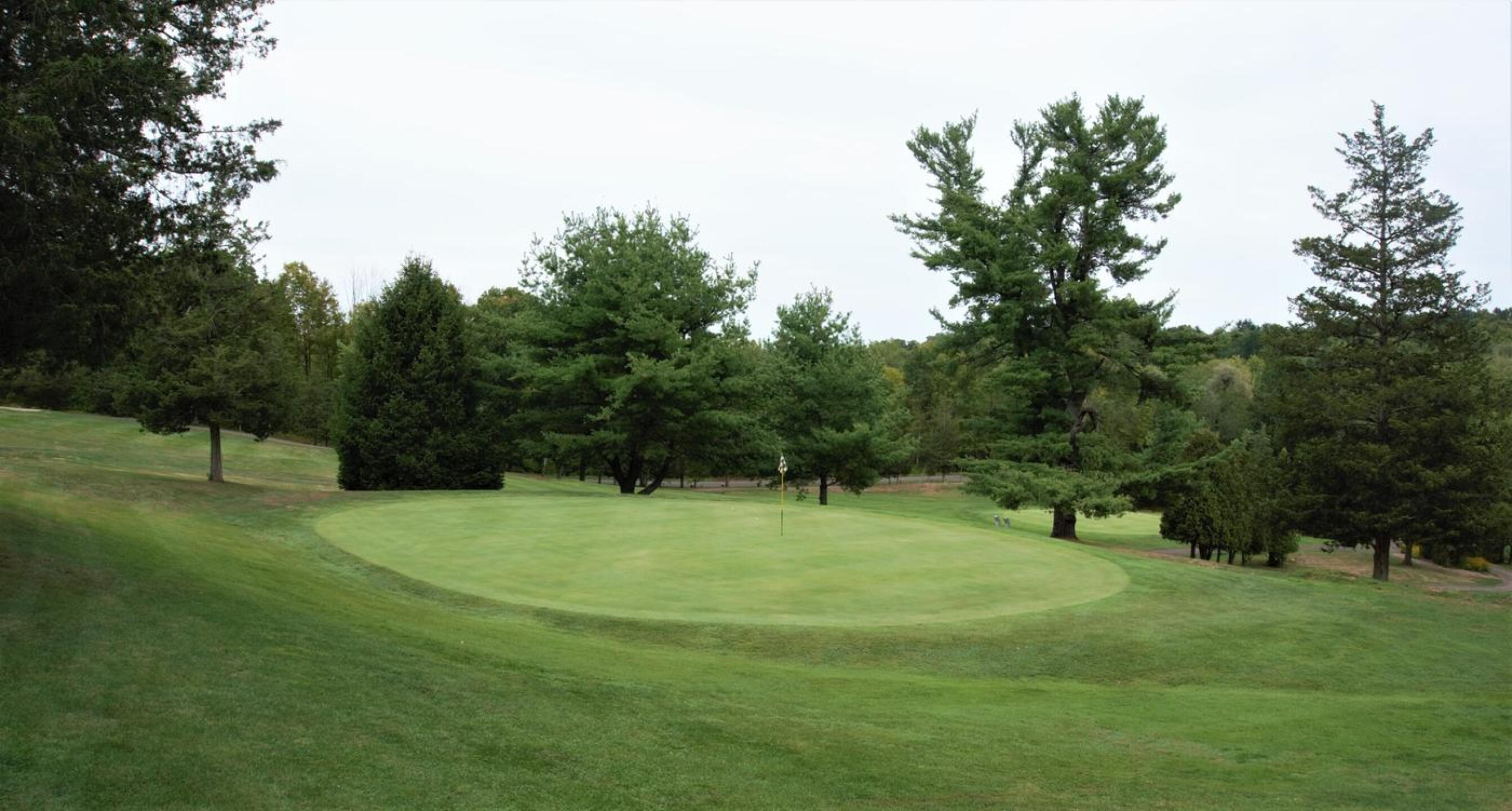 View of first green: Miner Hills features good conditions and pleasant aesthetics. (Photo submitted by AptlyLinked on 09/09/2020)