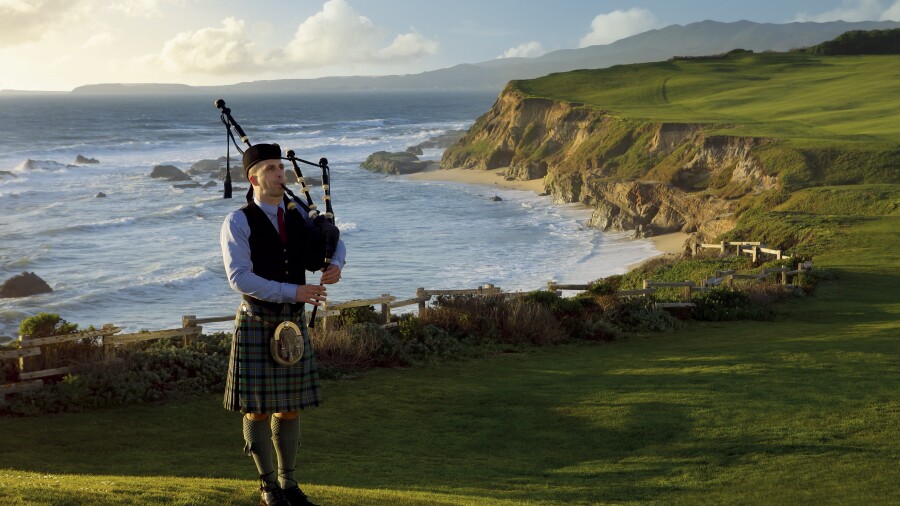Half Moon Bay Golf Links - bagpiper