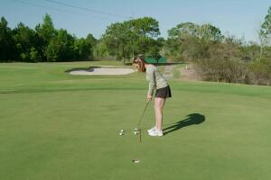 Hole Short Putts with Center Contact