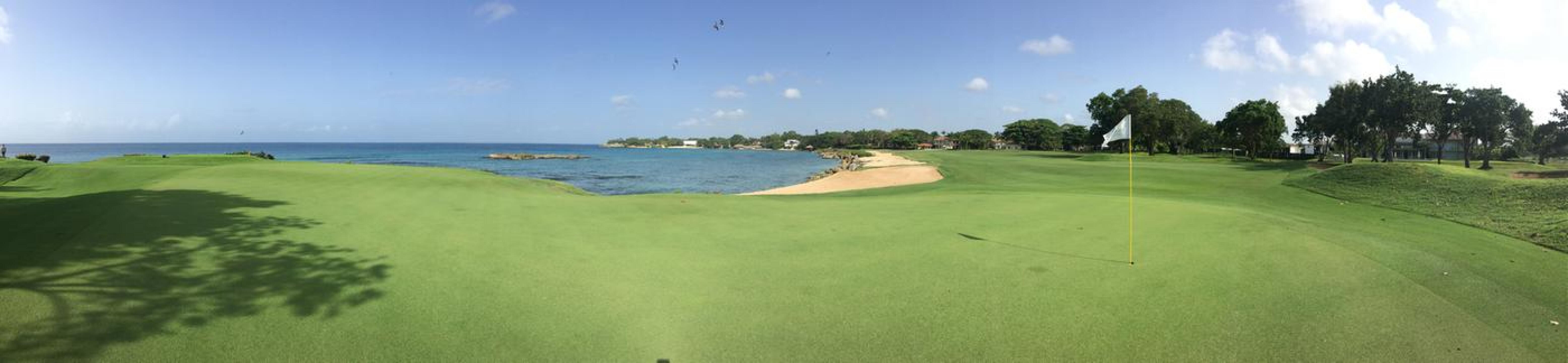 Panoramic View of the 16th green. (Photo submitted by odominguez on 11/09/2016)