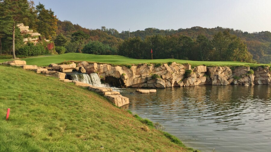 Haesley Nine Bridges golf course - hole 16