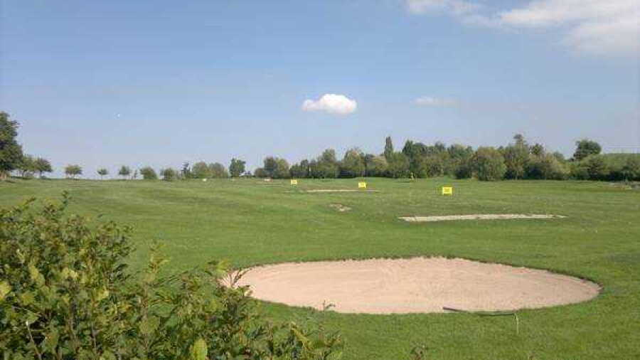 Schlossgut Neumagenheim GC: driving range