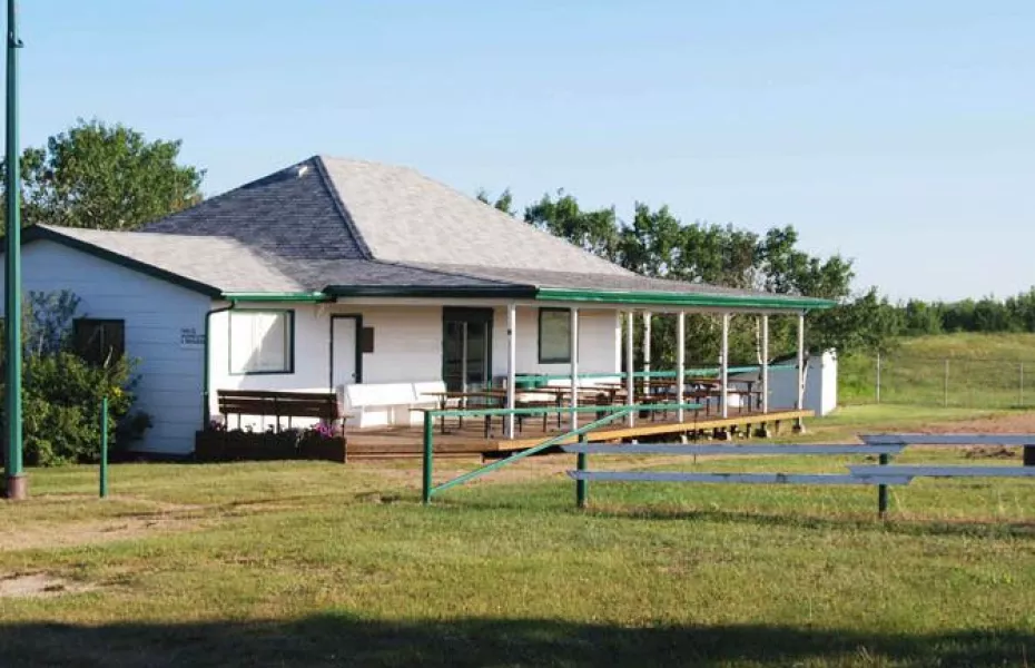Suffern Lake Regional Park GC: Clubhouse
