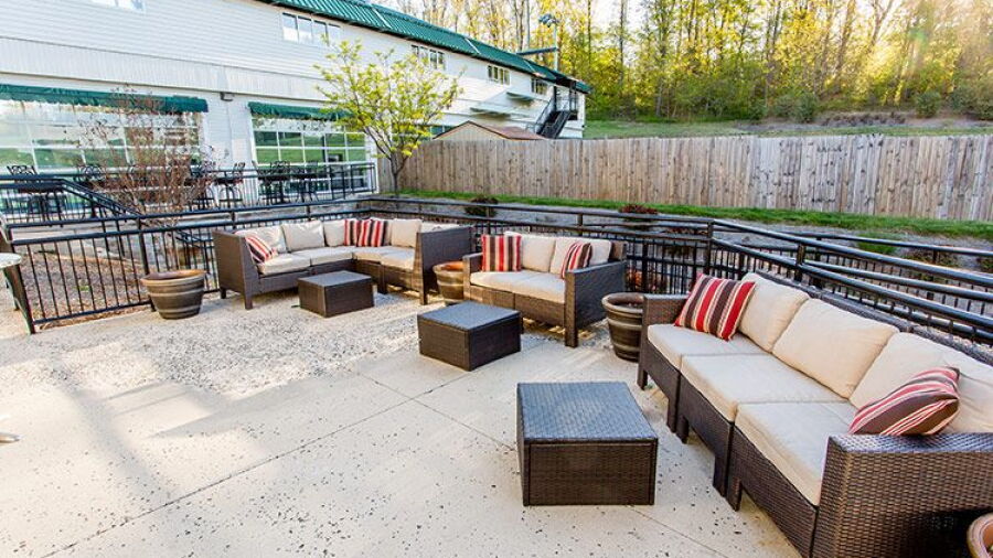 TopGolf Alexandria - Patio