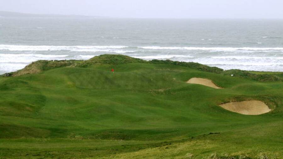Sea view at Lahinch's 6th in Ireland 