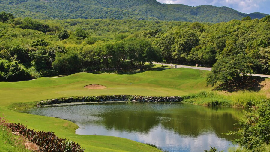 White Witch Golf Course - hole 2