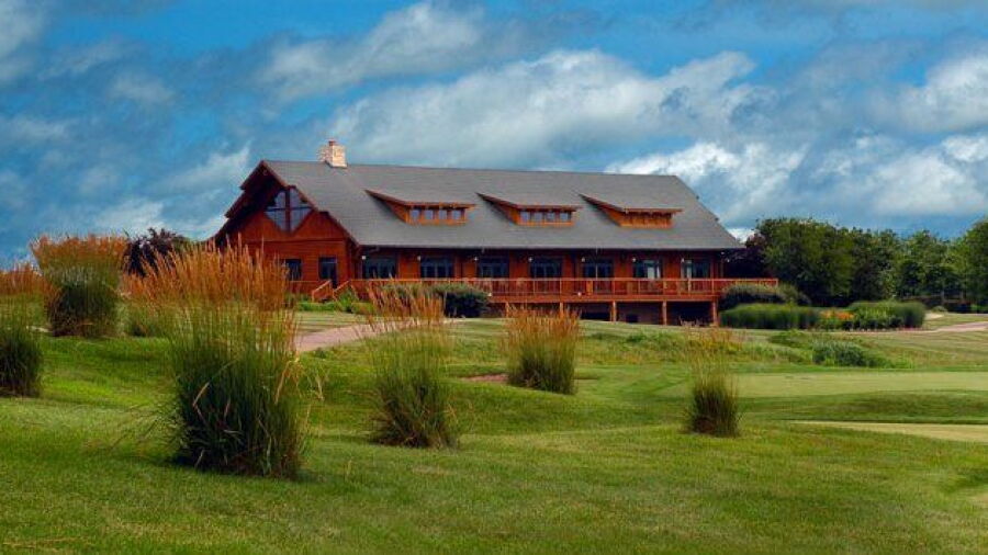 Far Oaks GC: clubhouse