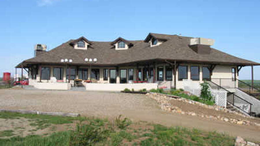 Macklin Lakeview GC: Clubhouse