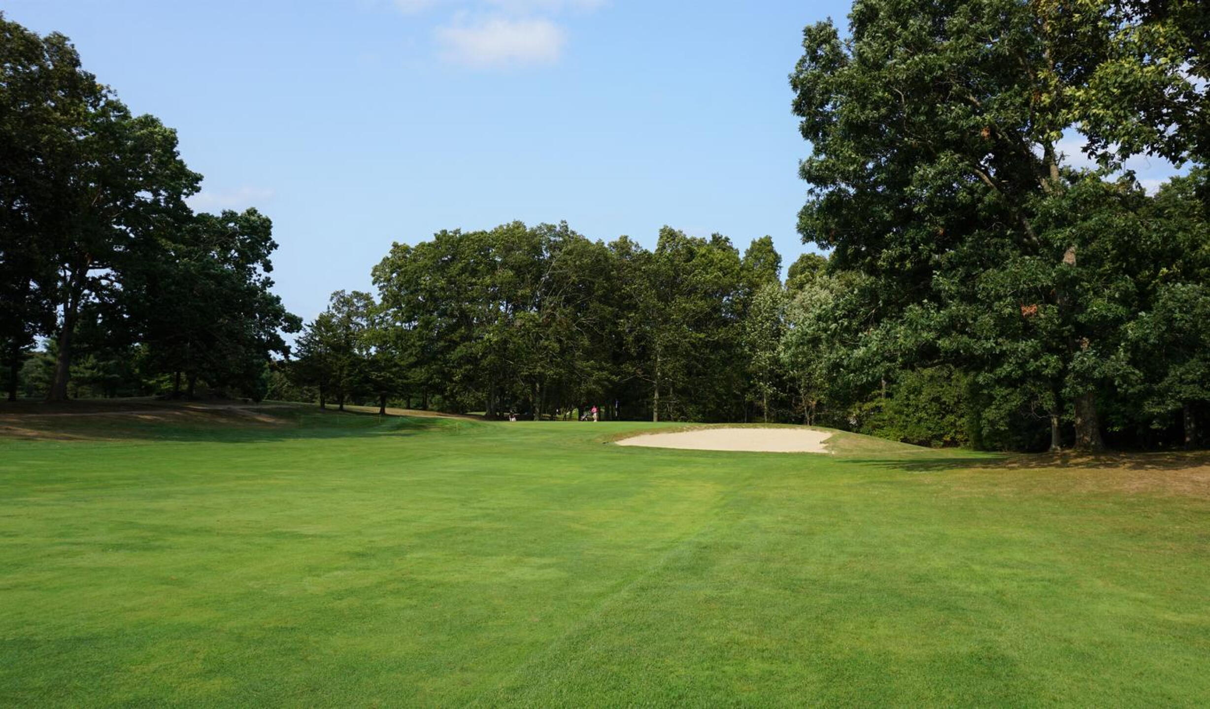 View from the right rough at the first, some eighty yards from this par-5’s green. (Photo submitted by AptlyLinked on 09/17/2020)