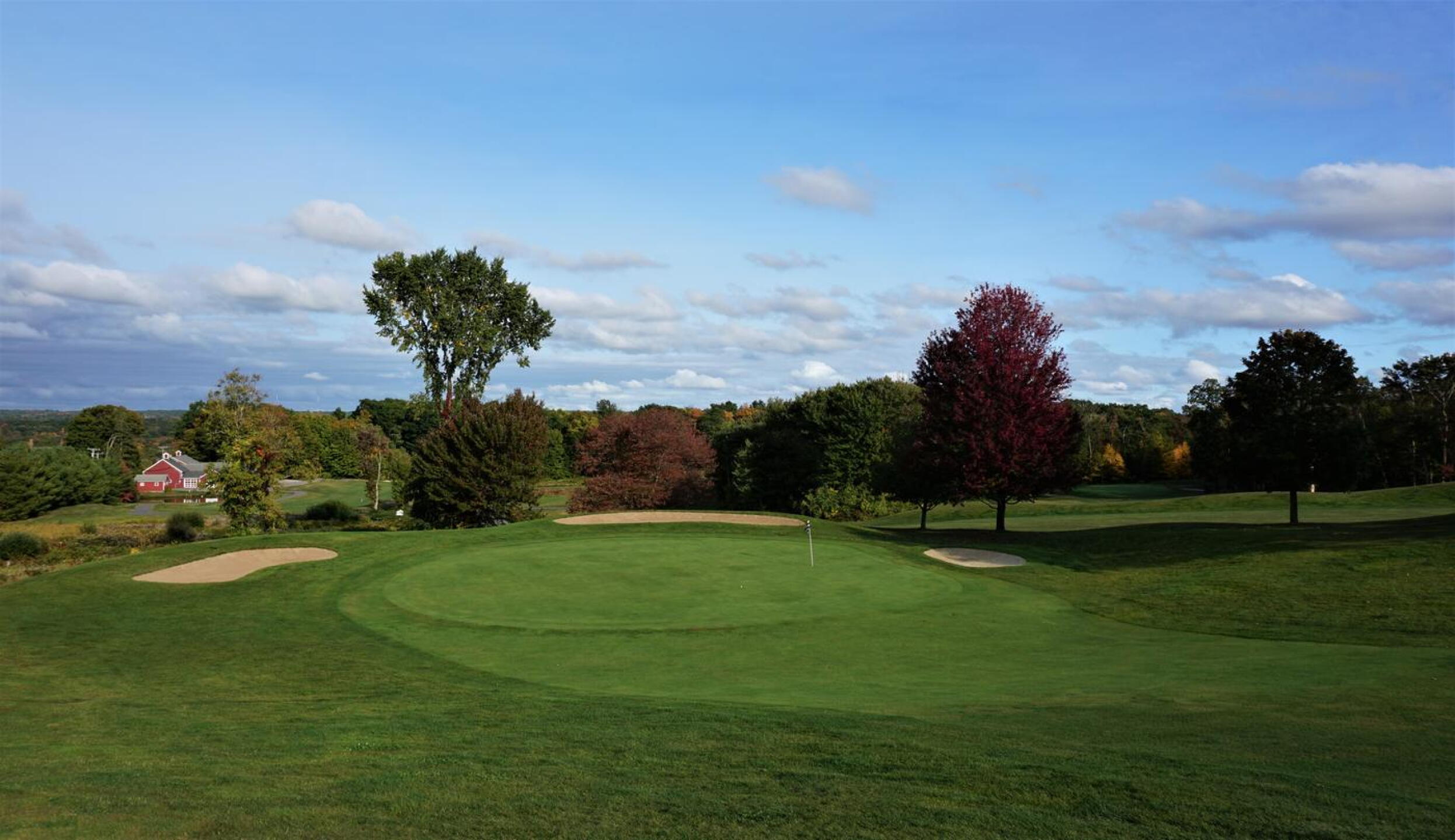 A closer view of fourteen’s putting surface, with the Litchfield Hills beyond. (Photo submitted by AptlyLinked on 09/28/2020)
