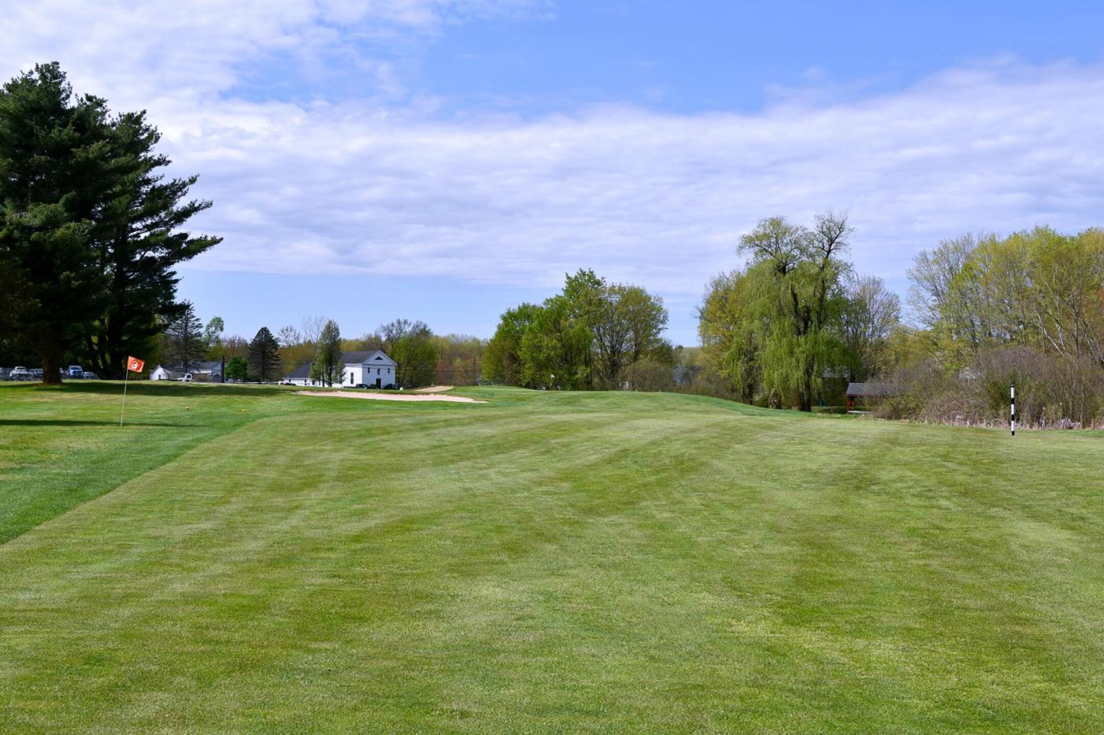 The second hole is a fine par-4 on which the approach shot is key. (Photo submitted by AptlyLinked on 05/04/2025)