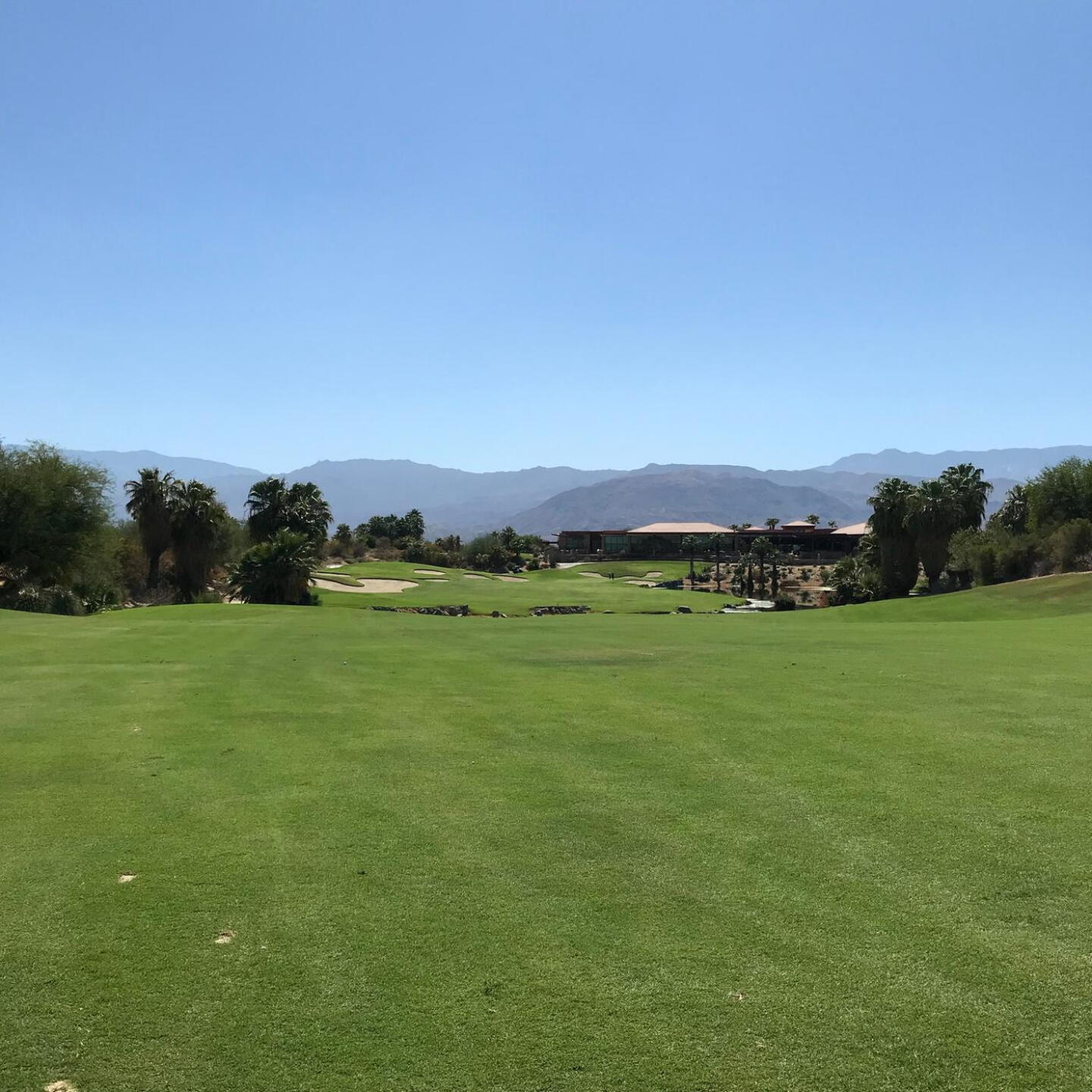 18 Par 5 Beautiful hole (Photo submitted by GREGCGOLFER on 09/16/2018)