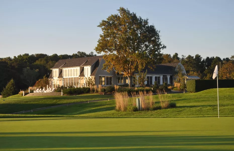 Gardiner's Bay CC: #18 & clubhouse