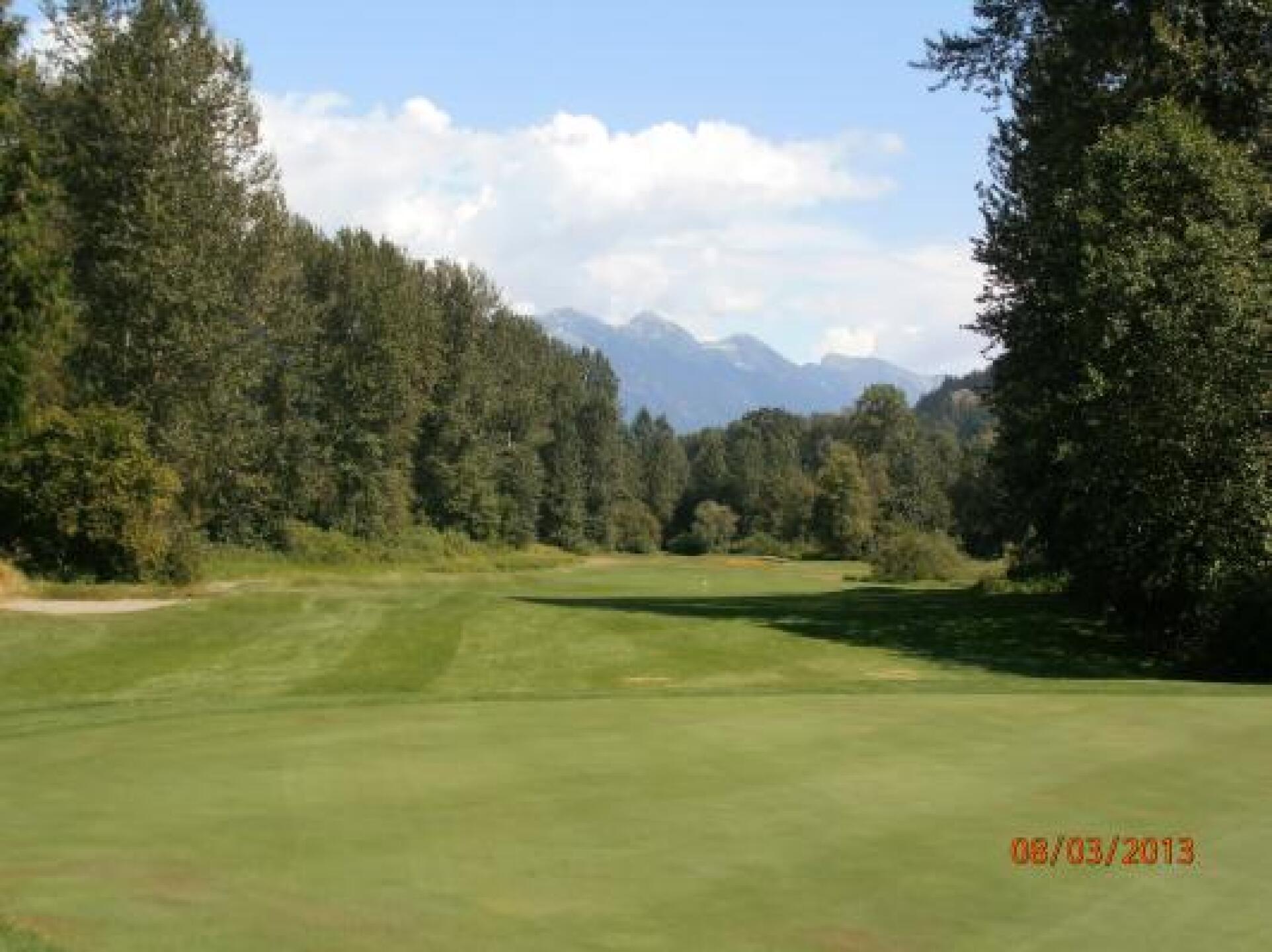 16th hole from green back to the tee. (Photo submitted by hughd123 on 08/04/2013)