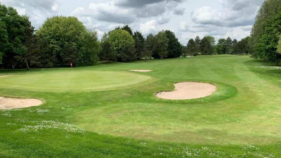Menneville GC