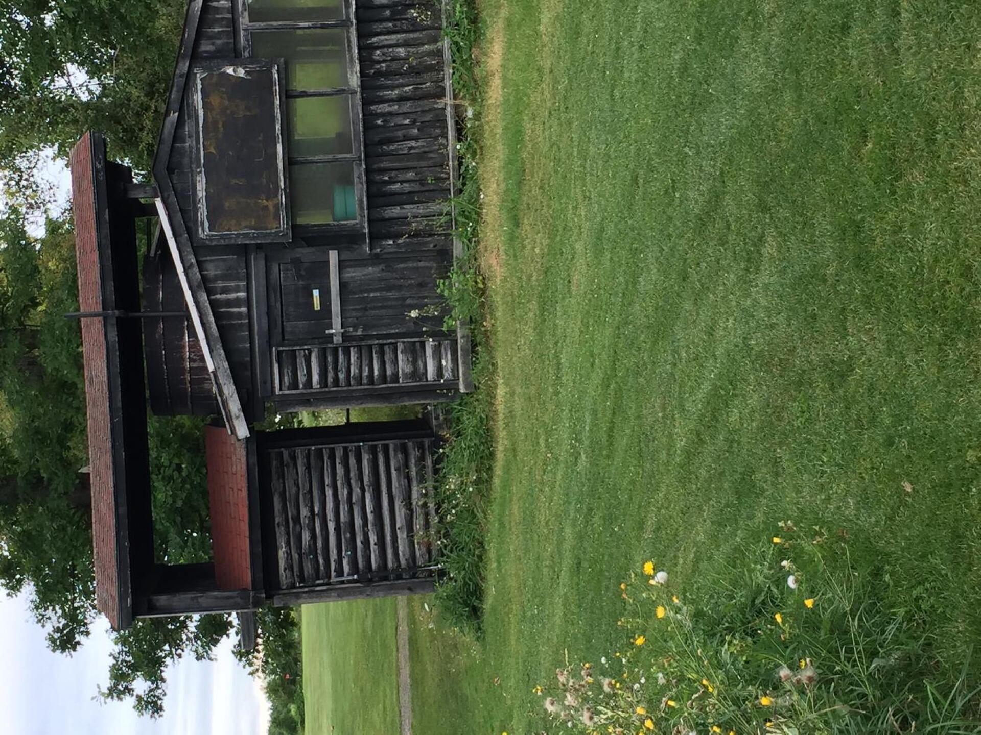 Abandoned halfway house (Photo submitted by tylerjames19 on 08/09/2015)