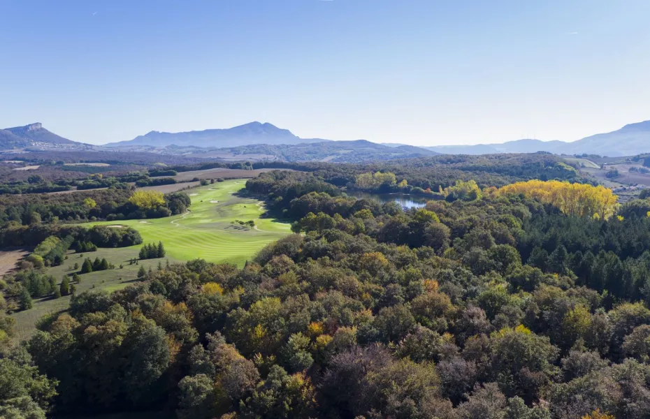 Izki Golf: Aerial