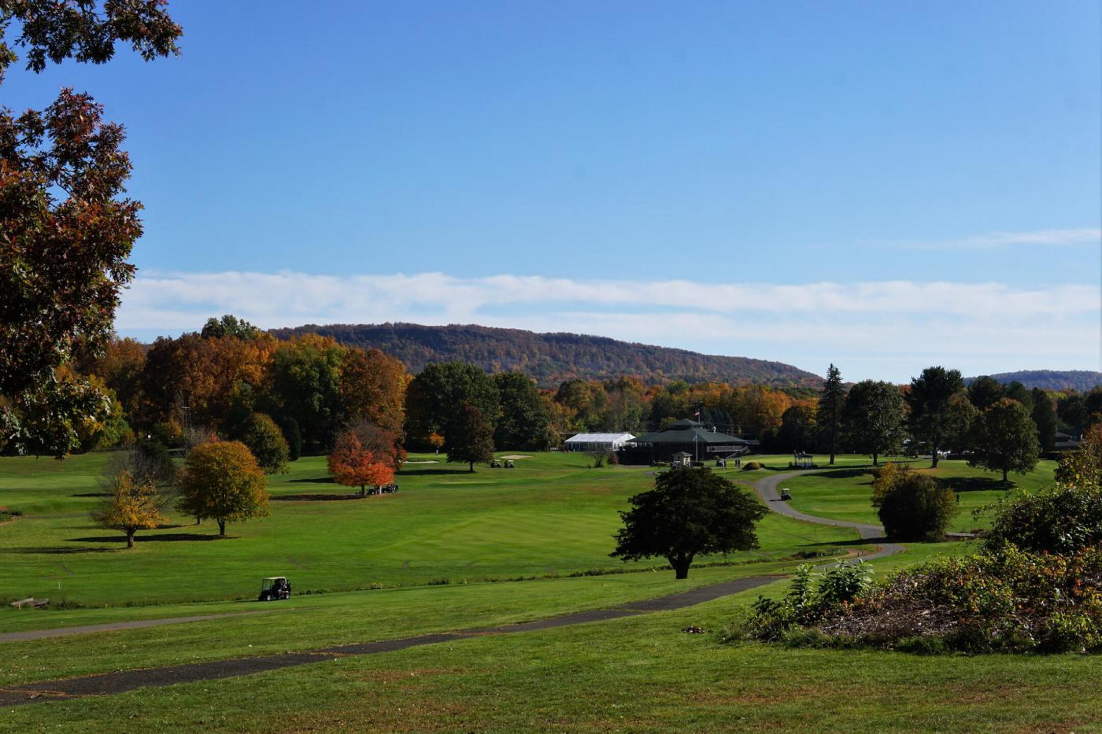 Looking back from the second tee area: the first fairway lies in the foreground, the clubhouse in the distance. (Photo submitted by AptlyLinked on 10/24/2022)