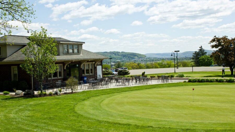 Traditions at the Glen: Clubhouse