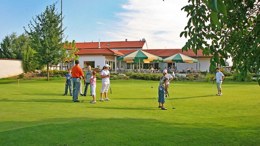 Bachgrund GP: clubhouse