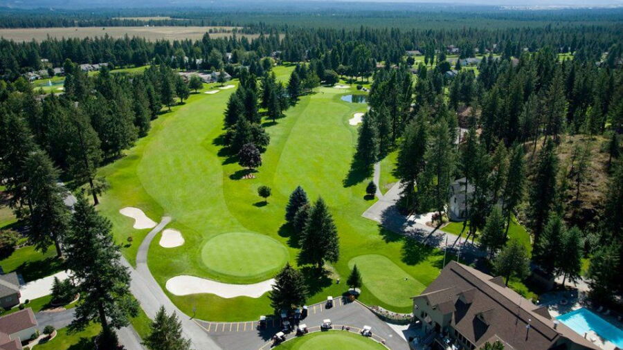 Twin Lakes Village GC: clubhouse