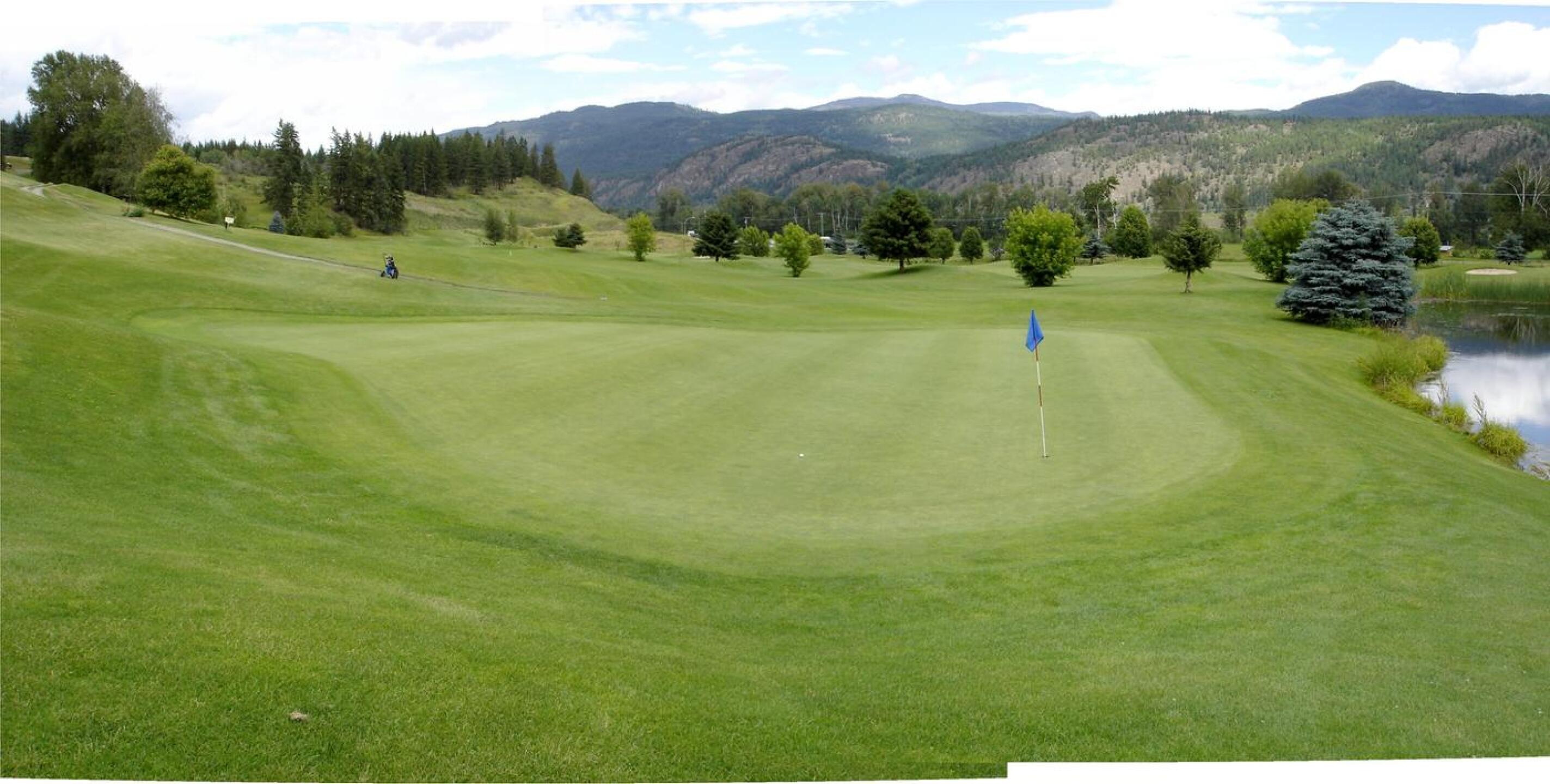 Chinook Cove Golf Course, Hole 3, Par 4, 395 yds (Photo submitted by DYakimec on 06/05/2016)