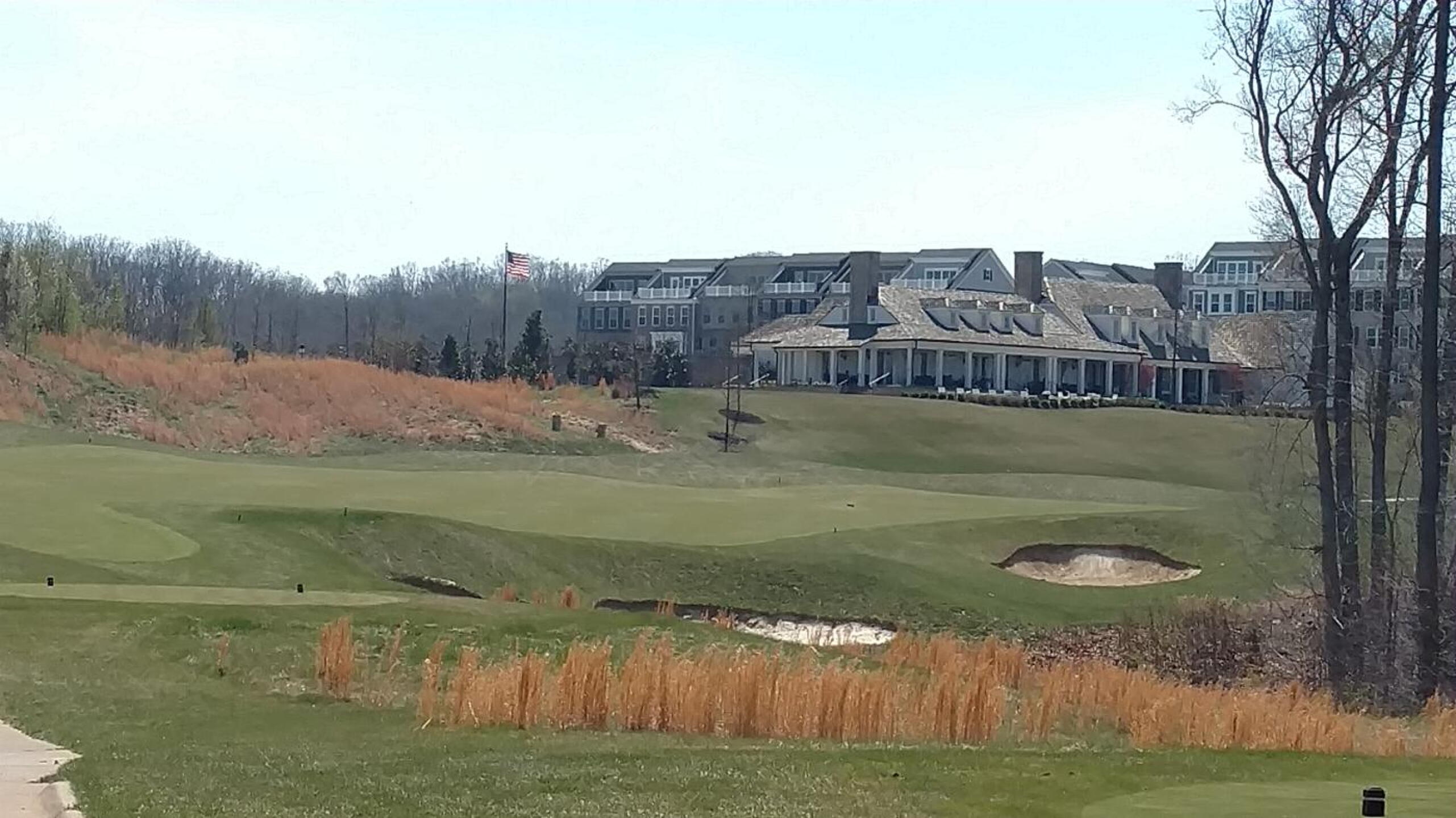 Par 4, #18 with clubhouse in background (Photo submitted by Bombtech6316 on 04/16/2018)
