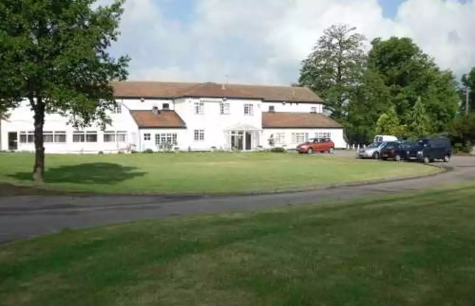 Beadlow Manor GC: Clubhouse