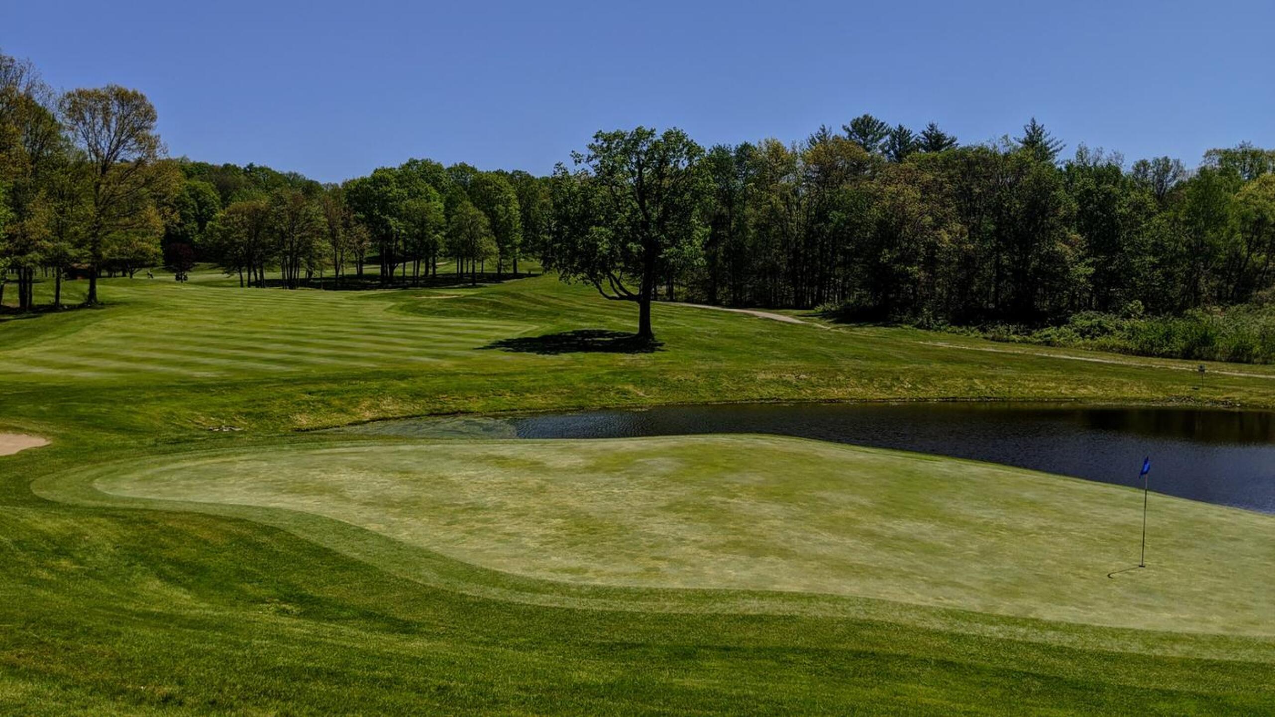 The par-4 7th is the first of many holes to test your distance control on approach. (Photo submitted by Back9Ben on 05/22/2020)